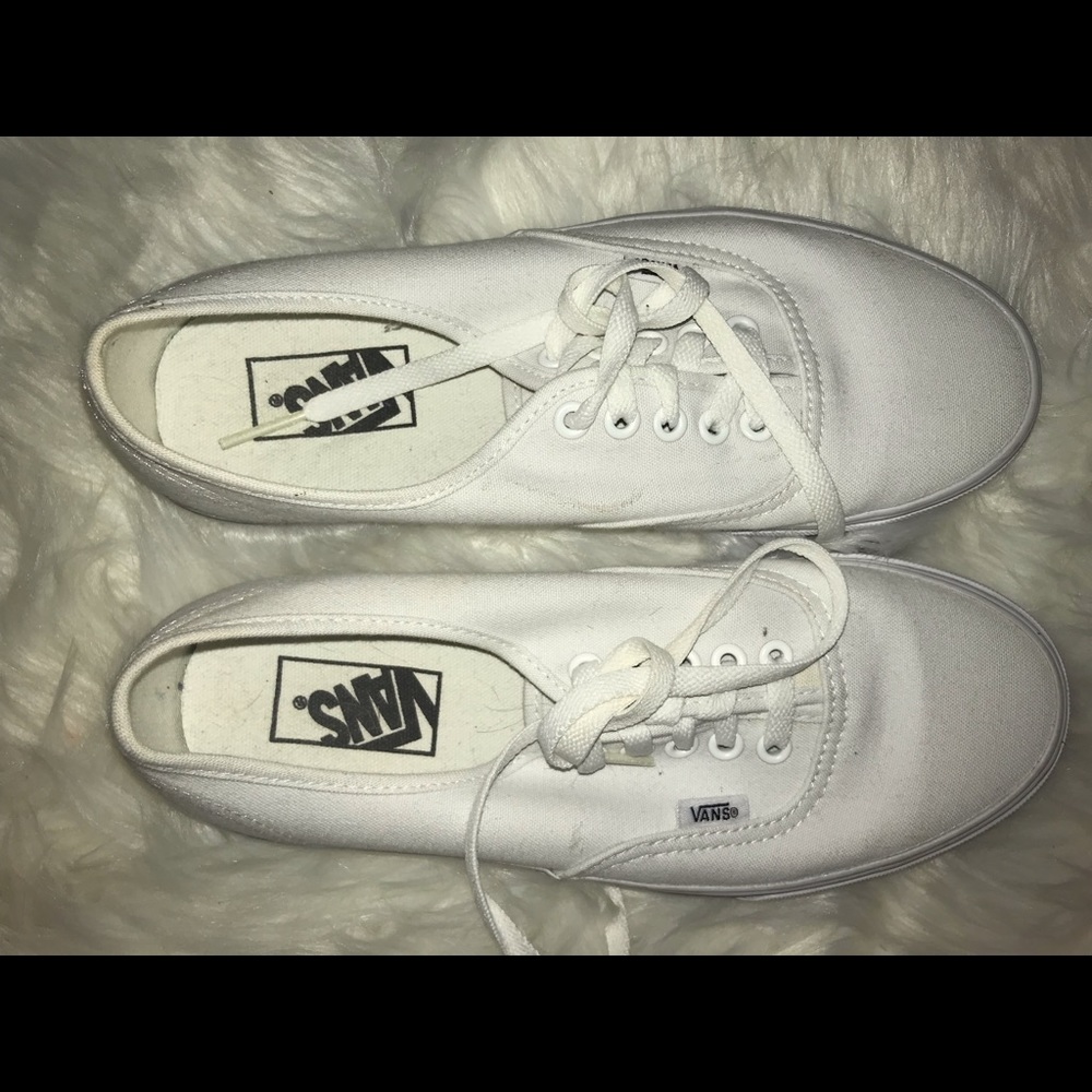 ⚪️vans⚪️ authentic shoes